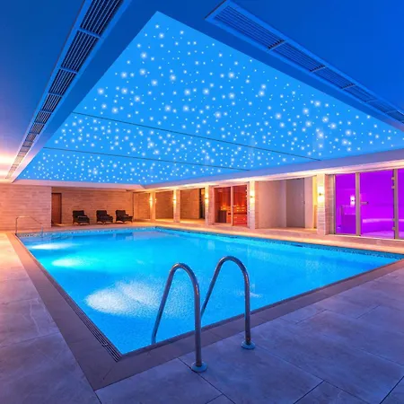 Doubletree By Hilton Majestic & Ξενοδοχείο Χαρογκέιτ