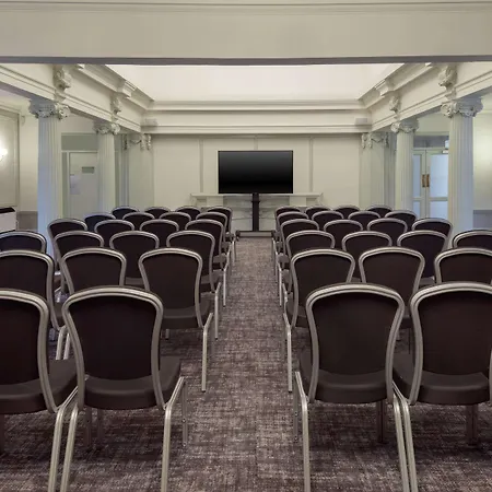 Doubletree By Hilton Majestic & Ξενοδοχείο Χαρογκέιτ