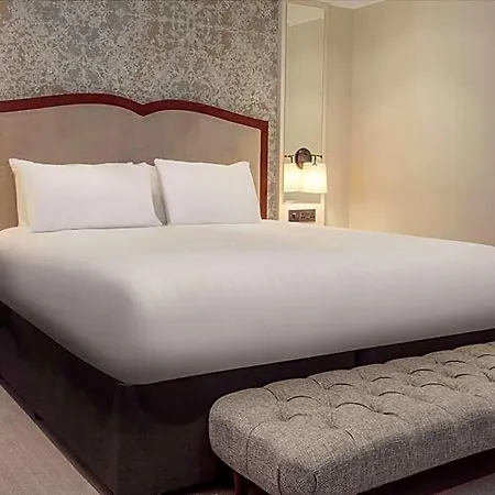 Doubletree By Hilton Majestic & ホテル 4*