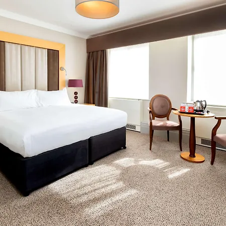 מלון Doubletree By Hilton Majestic & הרוגייט