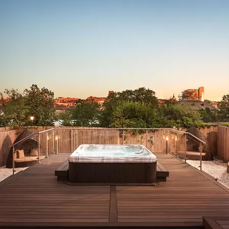 Doubletree By Hilton Majestic & מלון